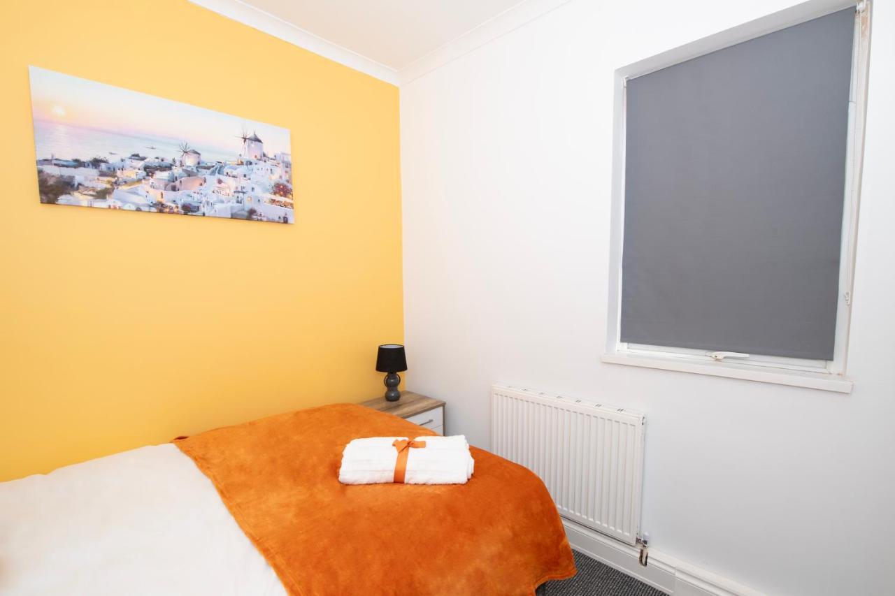 Versatile Cozy & Spacious Comfort Hull Apartments كينغستون أبون هول المظهر الخارجي الصورة