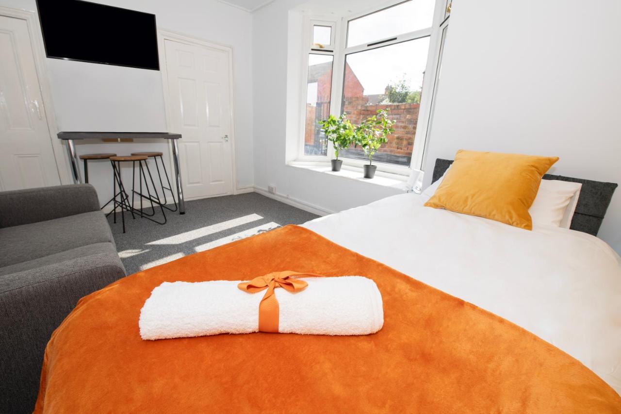 Versatile Cozy & Spacious Comfort Hull Apartments كينغستون أبون هول المظهر الخارجي الصورة