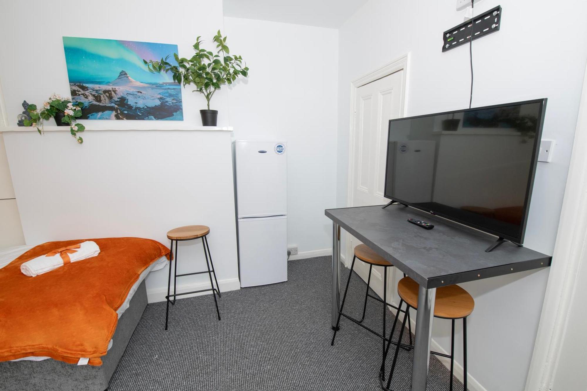 Versatile Cozy & Spacious Comfort Hull Apartments كينغستون أبون هول المظهر الخارجي الصورة