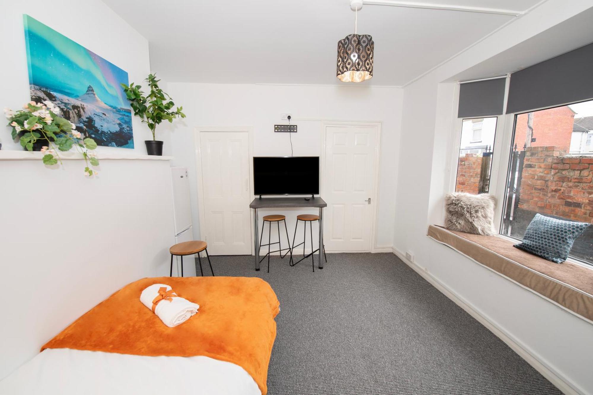 Versatile Cozy & Spacious Comfort Hull Apartments كينغستون أبون هول المظهر الخارجي الصورة