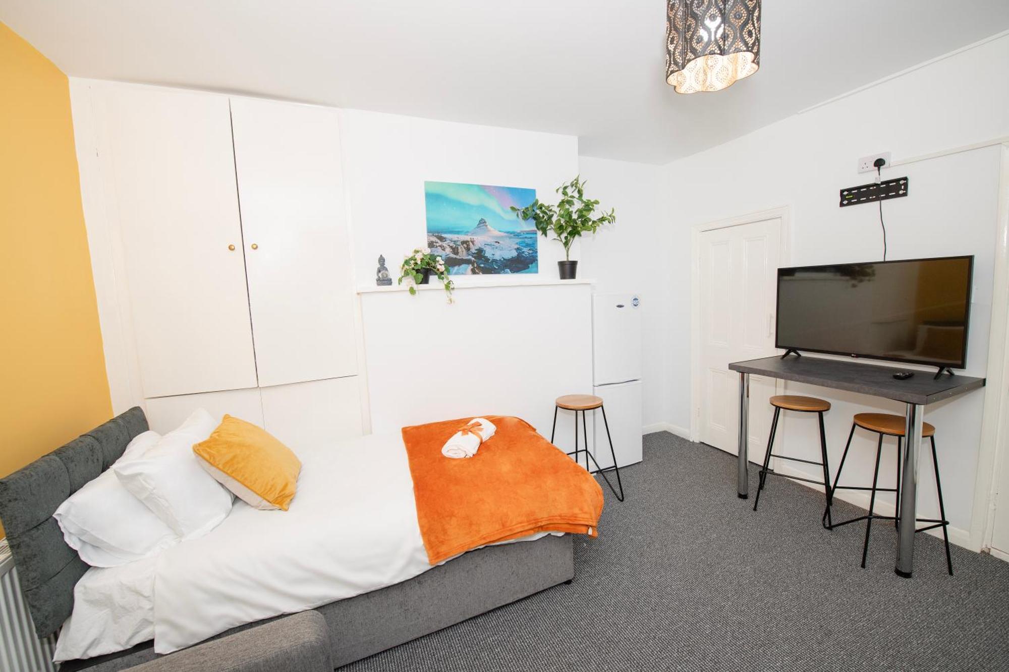 Versatile Cozy & Spacious Comfort Hull Apartments كينغستون أبون هول المظهر الخارجي الصورة