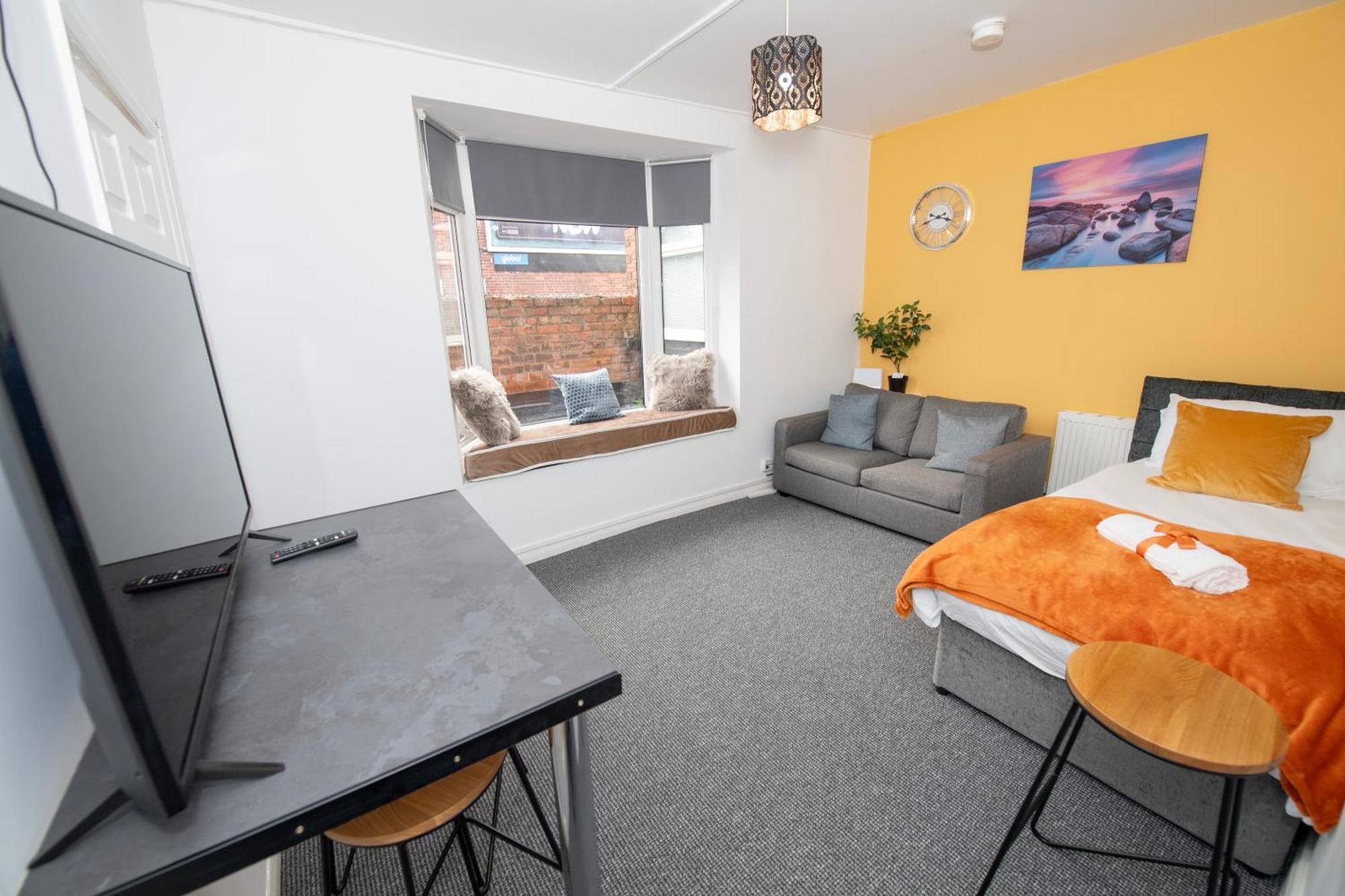 Versatile Cozy & Spacious Comfort Hull Apartments كينغستون أبون هول المظهر الخارجي الصورة