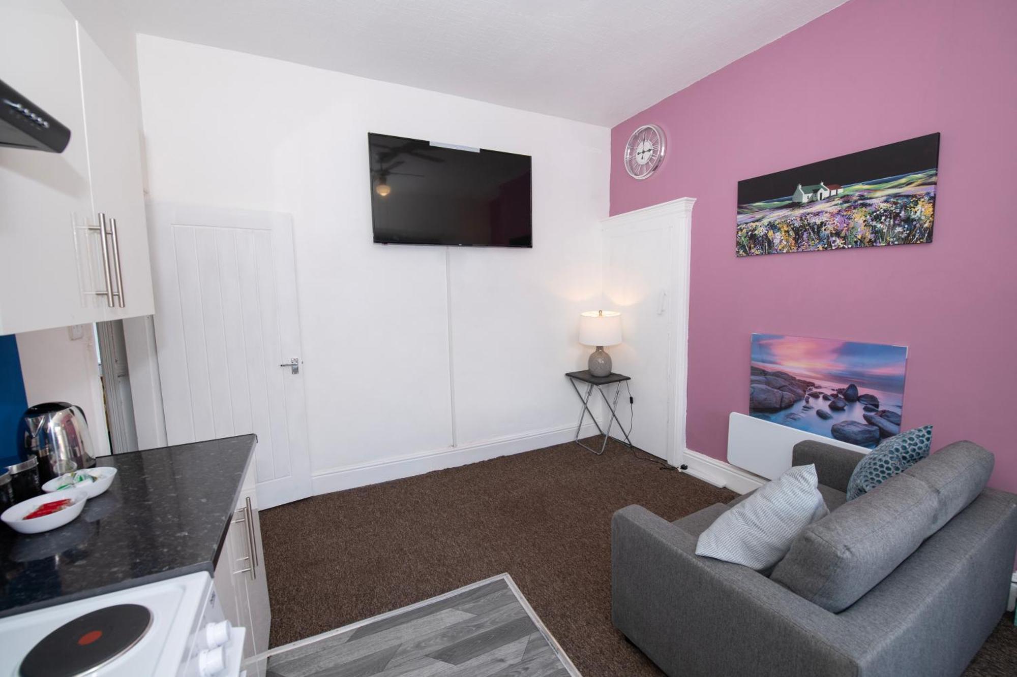 Versatile Cozy & Spacious Comfort Hull Apartments كينغستون أبون هول المظهر الخارجي الصورة