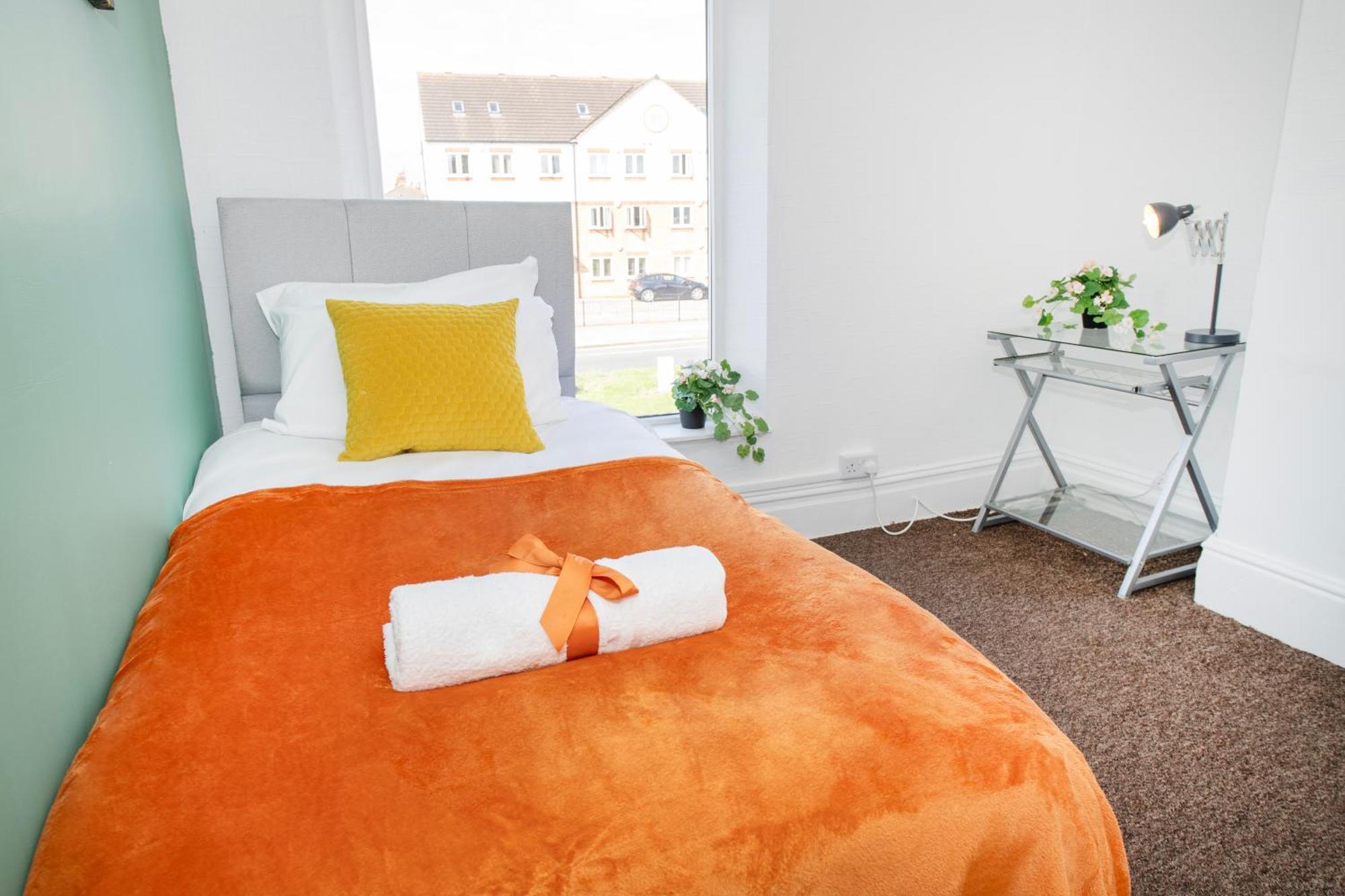 Versatile Cozy & Spacious Comfort Hull Apartments كينغستون أبون هول المظهر الخارجي الصورة