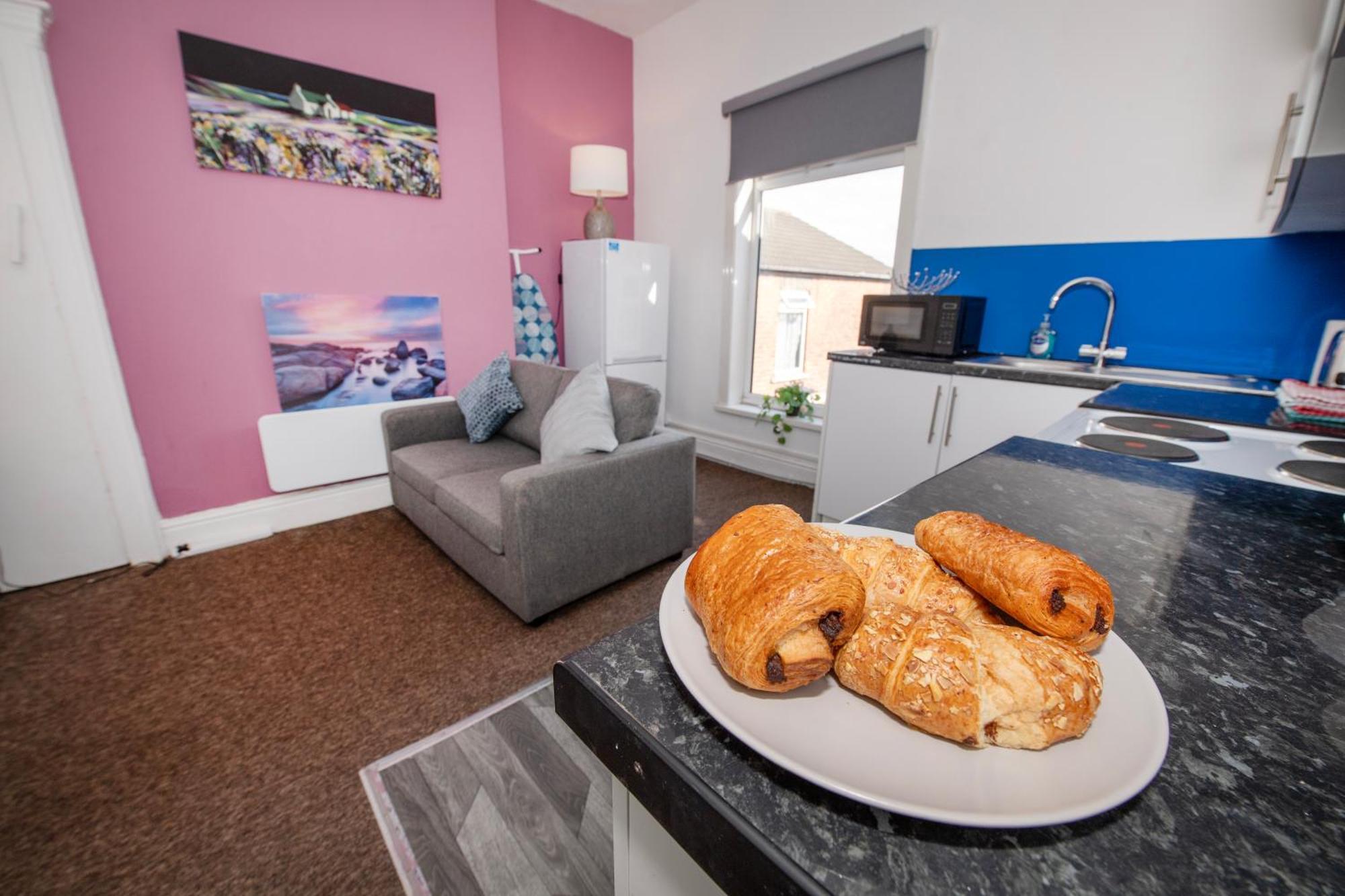 Versatile Cozy & Spacious Comfort Hull Apartments كينغستون أبون هول المظهر الخارجي الصورة