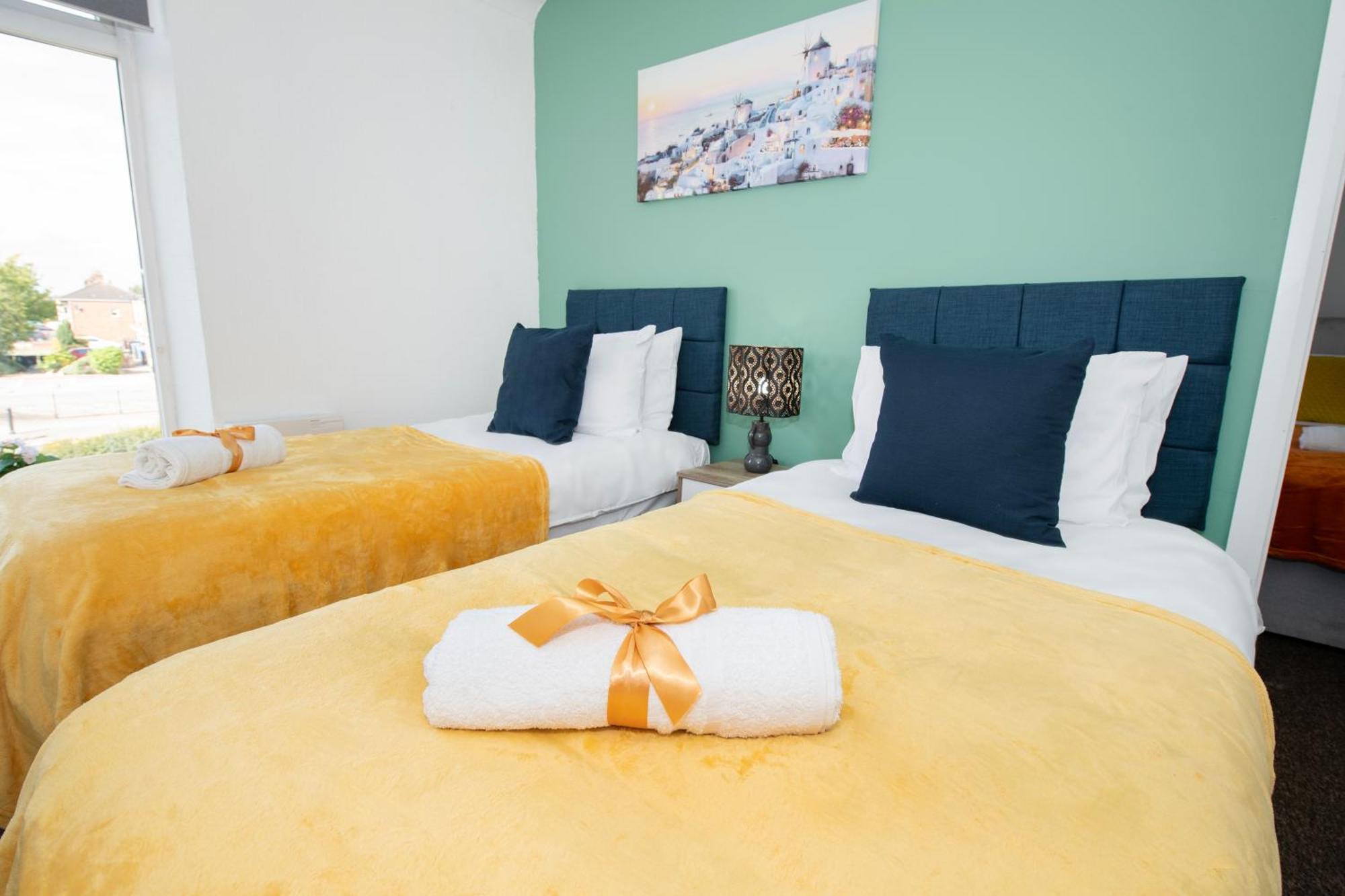 Versatile Cozy & Spacious Comfort Hull Apartments كينغستون أبون هول المظهر الخارجي الصورة