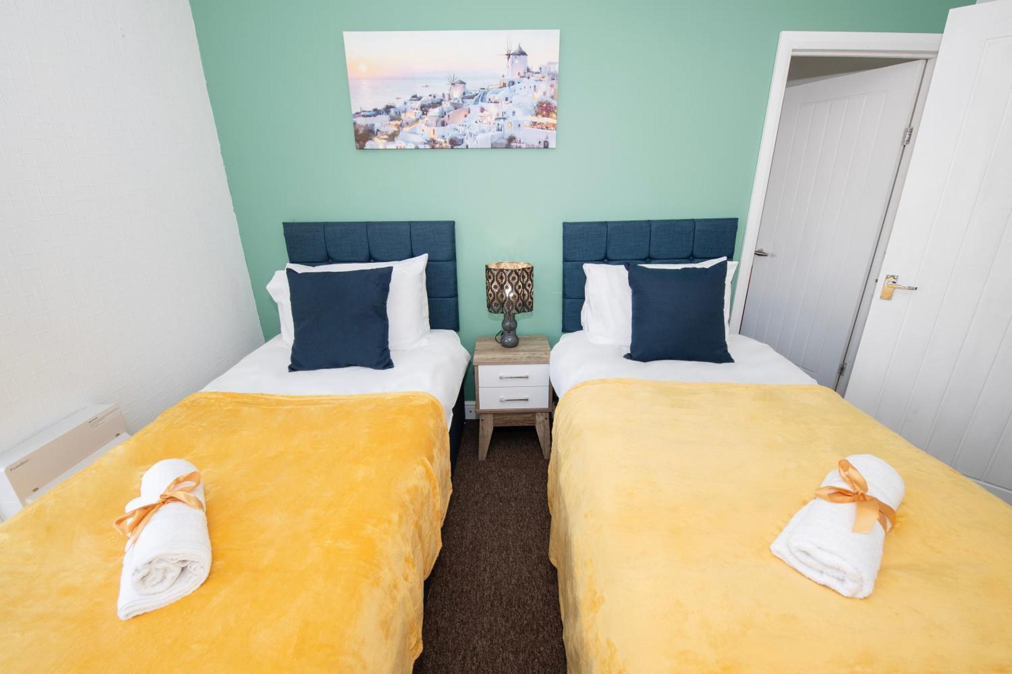 Versatile Cozy & Spacious Comfort Hull Apartments كينغستون أبون هول المظهر الخارجي الصورة