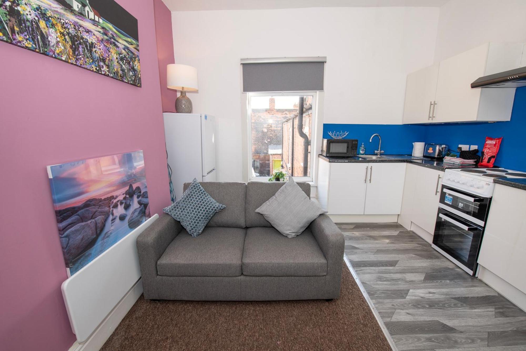 Versatile Cozy & Spacious Comfort Hull Apartments كينغستون أبون هول المظهر الخارجي الصورة
