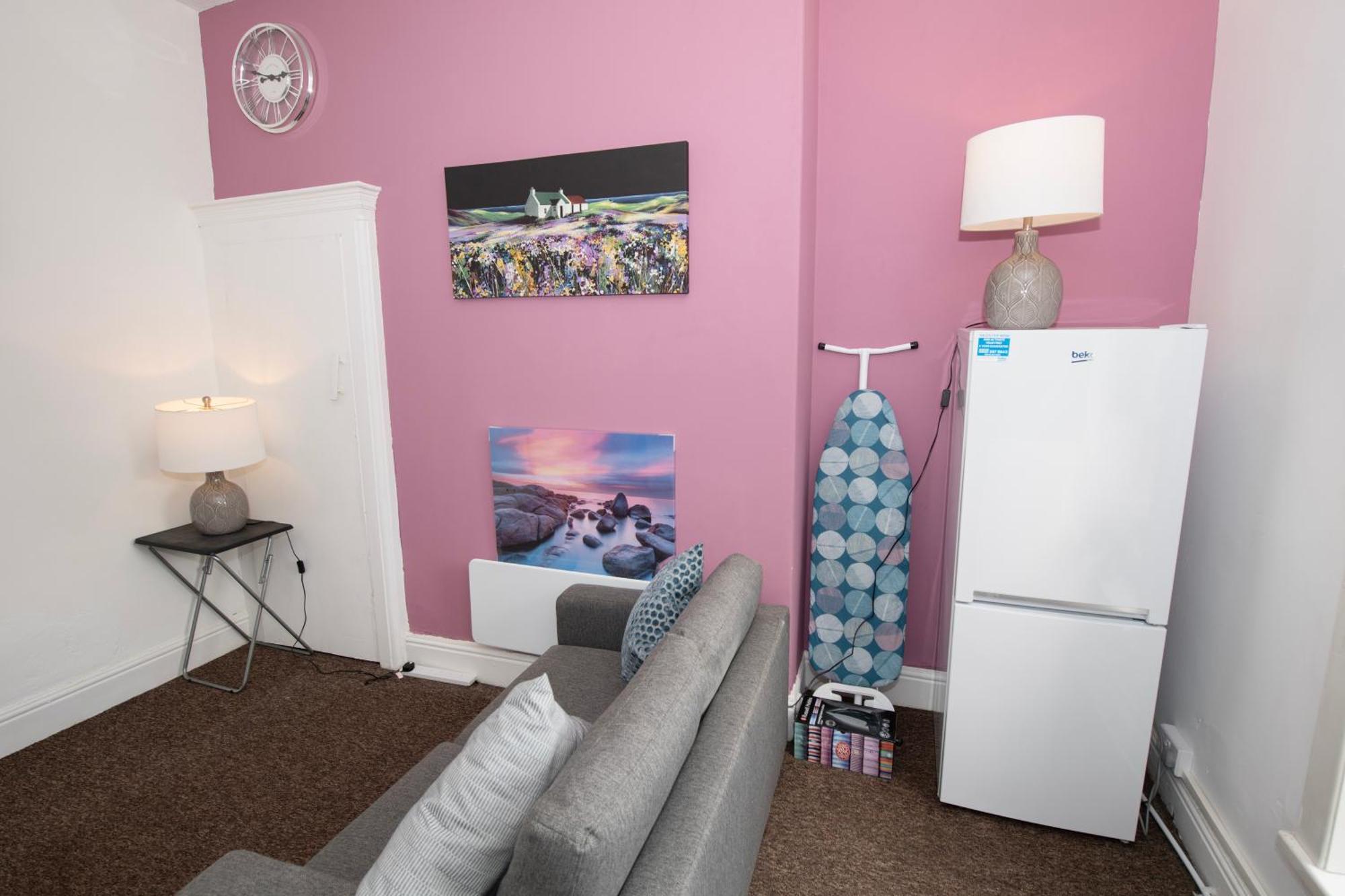Versatile Cozy & Spacious Comfort Hull Apartments كينغستون أبون هول المظهر الخارجي الصورة