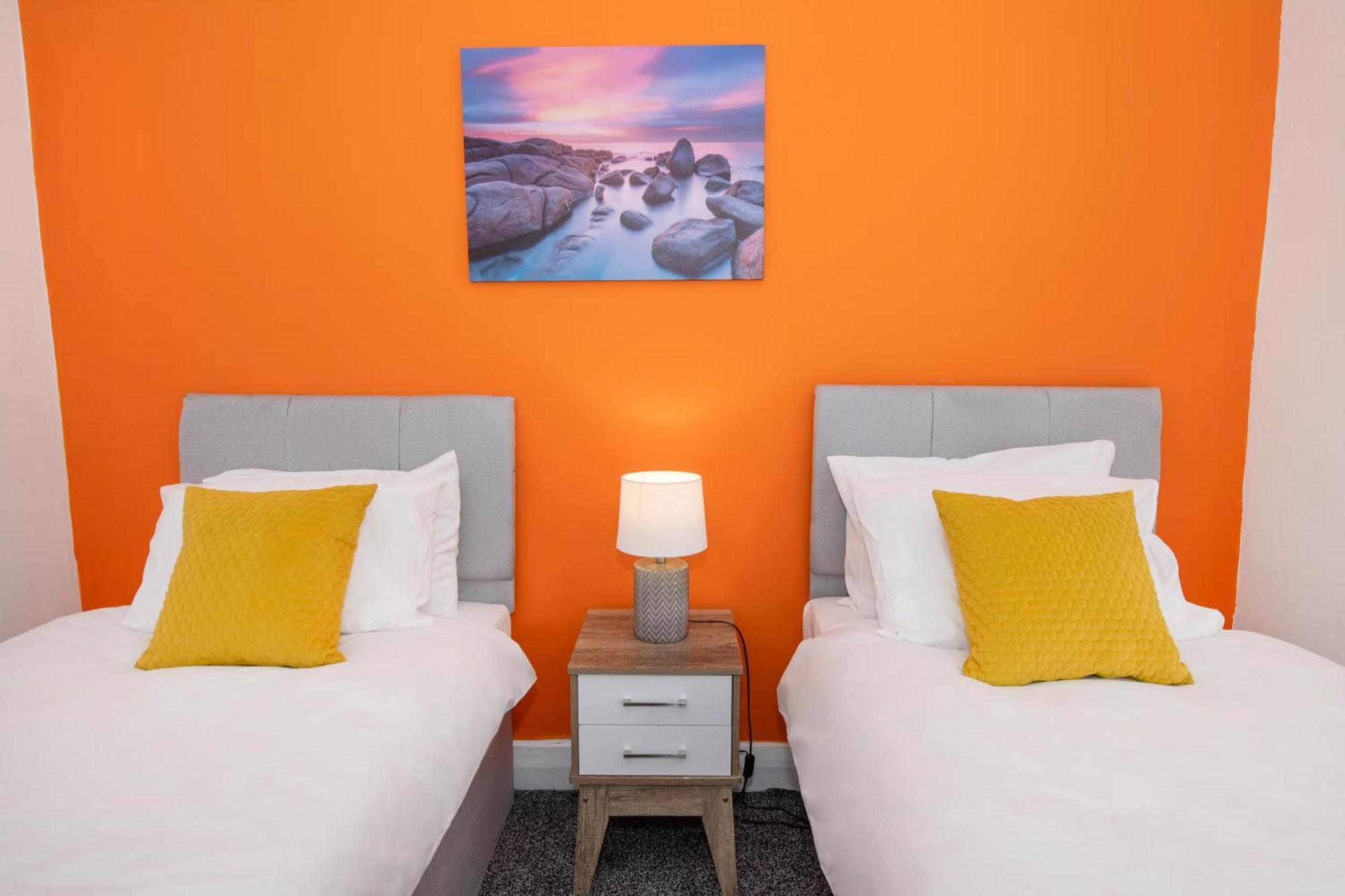 Versatile Cozy & Spacious Comfort Hull Apartments كينغستون أبون هول المظهر الخارجي الصورة