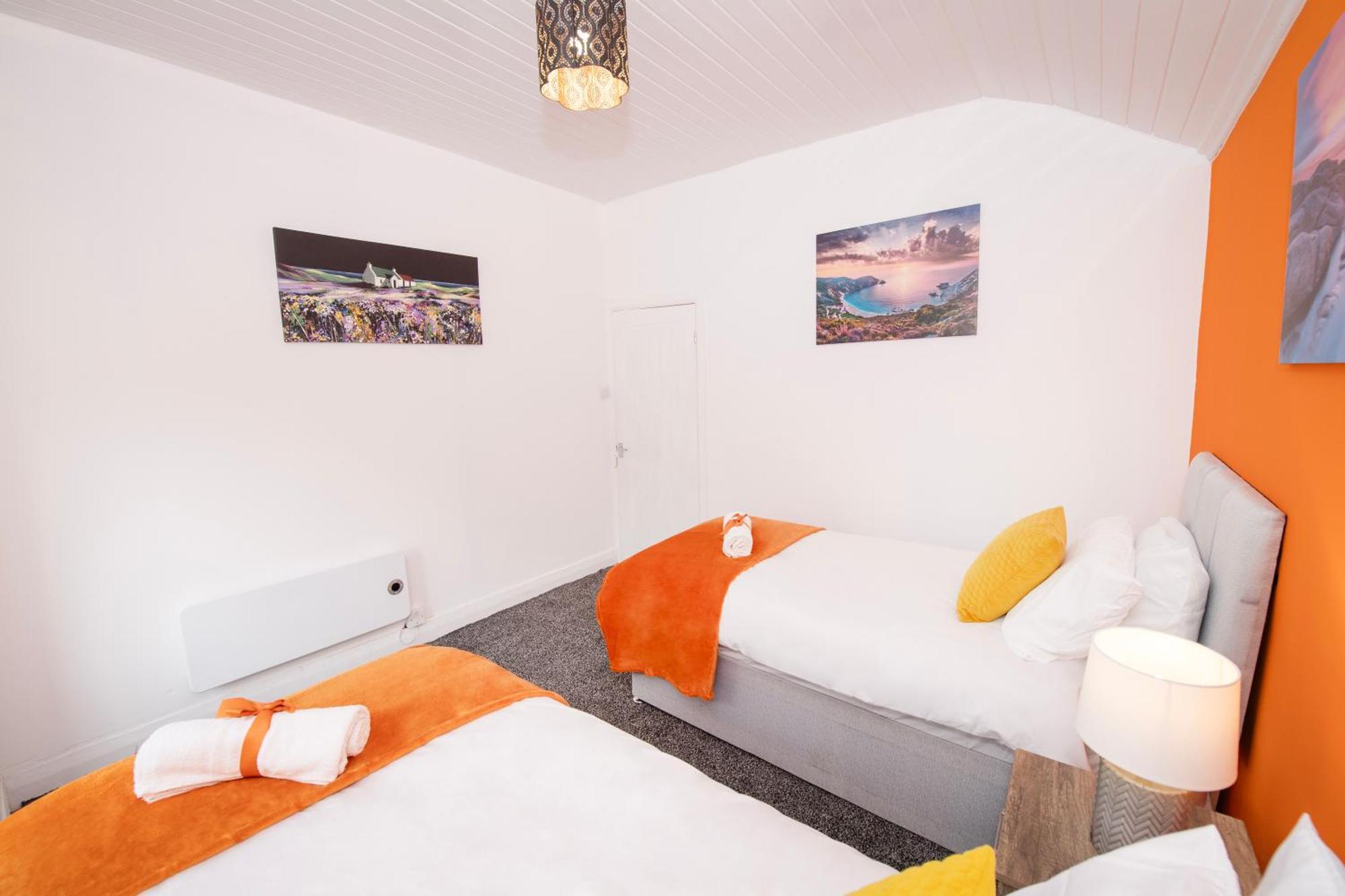 Versatile Cozy & Spacious Comfort Hull Apartments كينغستون أبون هول المظهر الخارجي الصورة