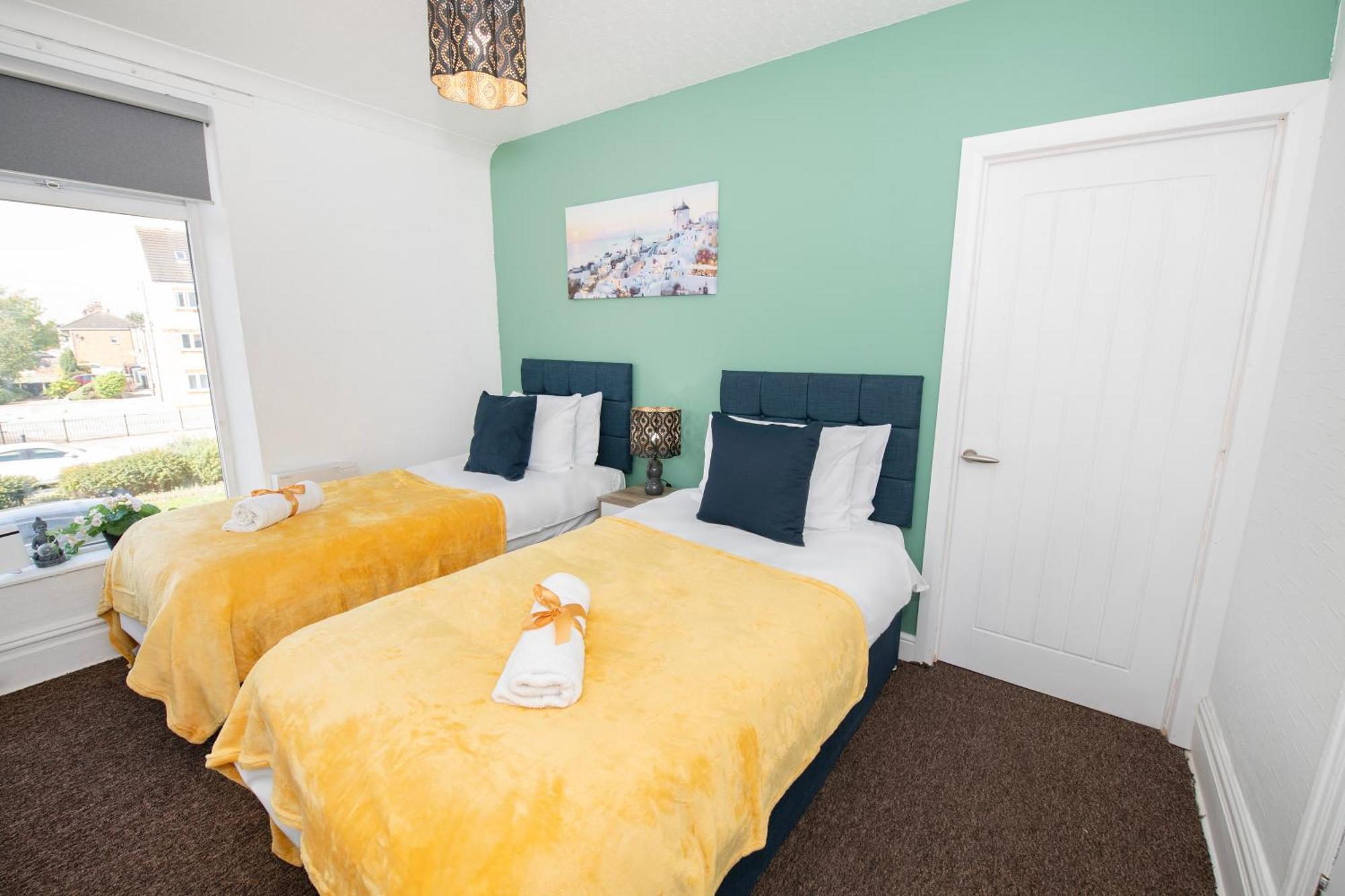 Versatile Cozy & Spacious Comfort Hull Apartments كينغستون أبون هول المظهر الخارجي الصورة