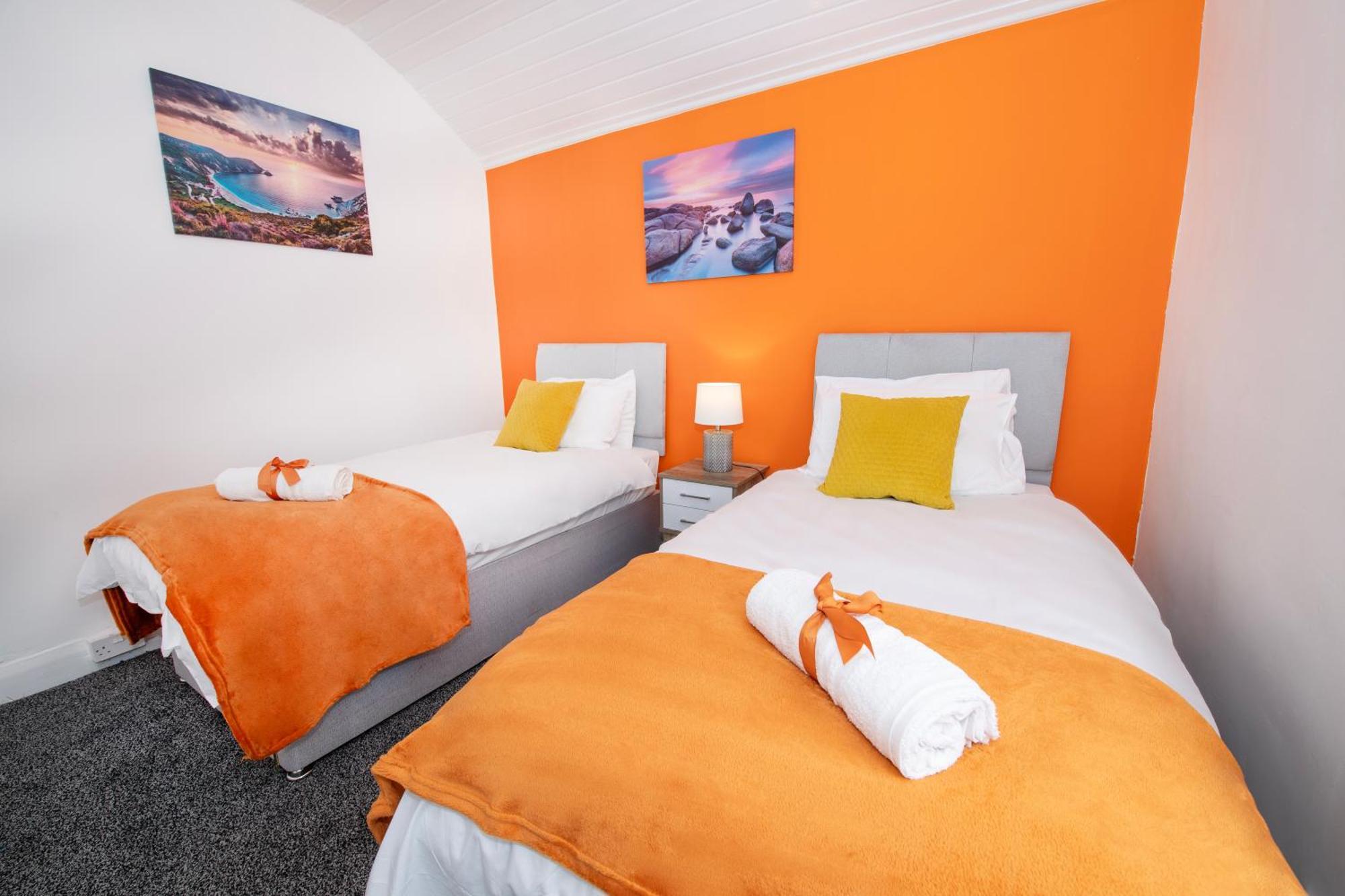 Versatile Cozy & Spacious Comfort Hull Apartments كينغستون أبون هول المظهر الخارجي الصورة